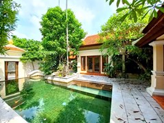 House for rent Na Jomtien showing the pool and terrace 
