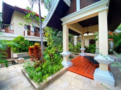 House for rent Na Jomtien showing the sala and pool 