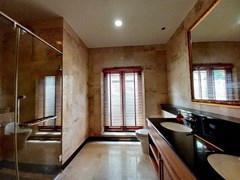 House for rent Na Jomtien showing the second bathroom 