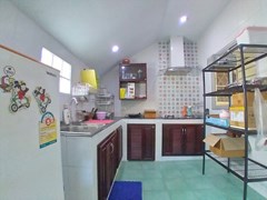 House for Rent East Pattaya showing the kitchen 