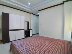 House for Rent East Pattaya showing the master bedroom 
