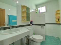 House for Rent East Pattaya showing the second bathroom 