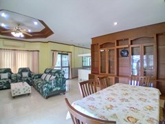 House for rent North Pattaya showing the living, dining and kitchen areas 