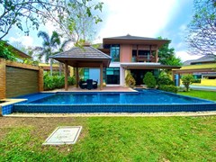 House for rent Pattaya Mabprachan showing the house and pool 