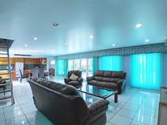 House for rent Pattaya Pong showing the living area 