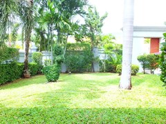 House for rent Pattaya at Siam Royal View showing the garden