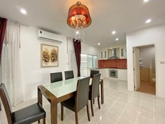 House for rent Pattaya showing the kitchen, dining area and second bathroom 