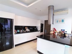 House for rent Pattaya showing the kitchen 