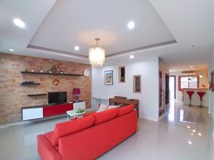 House for rent Pattaya showing the living and dining areas 