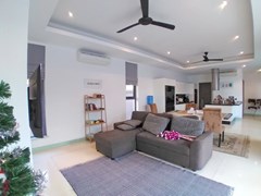 House for rent Pattaya showing the living, dining and kitchen areas 