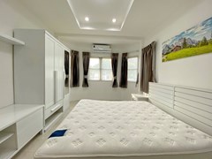 House for rent Pattaya showing the master bedroom 