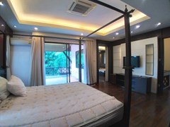 House for rent Pattaya showing the master bedroom and balcony 