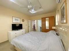 House for rent Pattaya showing the master bedroom suite 