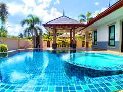 House for rent Pattaya showing the pool and sala