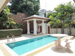 House for rent Pattaya showing the sala and pool