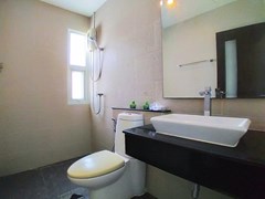 House for rent Pattaya showing the second bathroom  