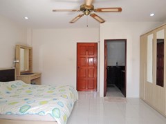 House for rent Pratumnak Hill Pattaya showing the master bedroom suite 