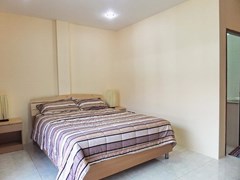 House for rent Pratumnak Pattaya showing the master bedroom suite 