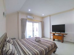 House for rent South Pattaya showing the master bedroom with pool view 