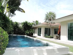 House for rent The Vineyard Pattaya showing the great swimming pool