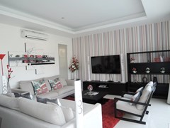 House for rent Amaya Hill Pattaya showing the living area