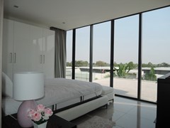 House for rent Amaya Hill Pattaya showing the second bedroom and terrace
