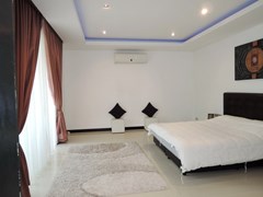 House for rent at Pattaya The Vineyard showing the master bedroom