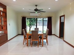 House for rent East Pattaya showing the dining area