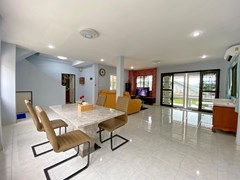 House for sale East Pattaya showing the dining and living areas 