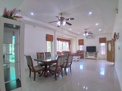 House for rent East Pattaya showing the dining area 