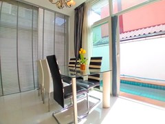 House for rent East Pattaya showing the dining area with pool view 