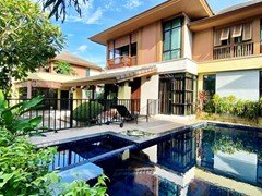 House for rent East Pattaya showing the house, pool and terraces 