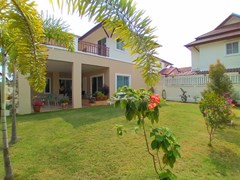 House for rent East Pattaya showing the house, terrace and garden 