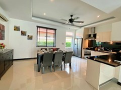 House for rent East Pattaya showing the kitchen area 