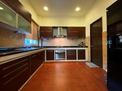 House for rent East Pattaya showing the kitchen