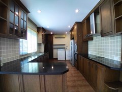 House for rent East Pattaya showing the kitchen