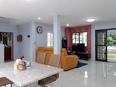 House for rent East Pattaya showing the living and dining areas with entrance 