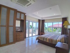 House for rent East Pattaya showing the master bedroom and balcony 