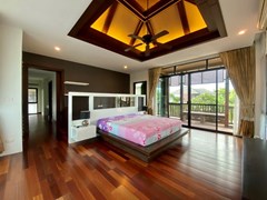 House for rent East Pattaya showing the master bedroom suite 