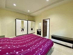 House for rent East Pattaya showing the master bedroom suite 