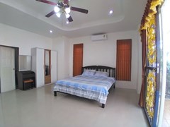 House for rent East Pattaya showing the master bedroom