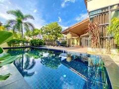 House for rent East Pattaya showing the pool and terraces 
