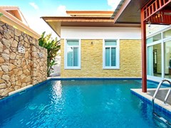 House for rent East Pattaya showing the private pool 