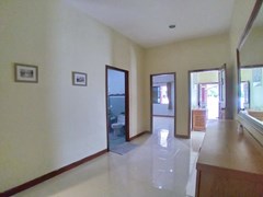 House for rent East Pattaya showing the corridor separates the living room from all the bedrooms 