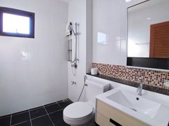 House for rent East Pattaya showing a bathroom 