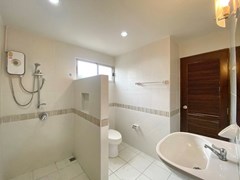 House for rent East Pattaya showing the second bathroom 