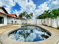 House for rent Mabprachan Pattaya showing the private pool 