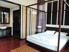 House for rent Pattaya showing the master bedroom suite