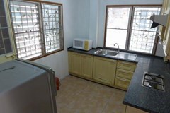 House For Rent Pattaya showing the kitchen