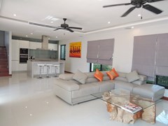 House for sale at Bangsaray Pattaya showing the living and kitchen area